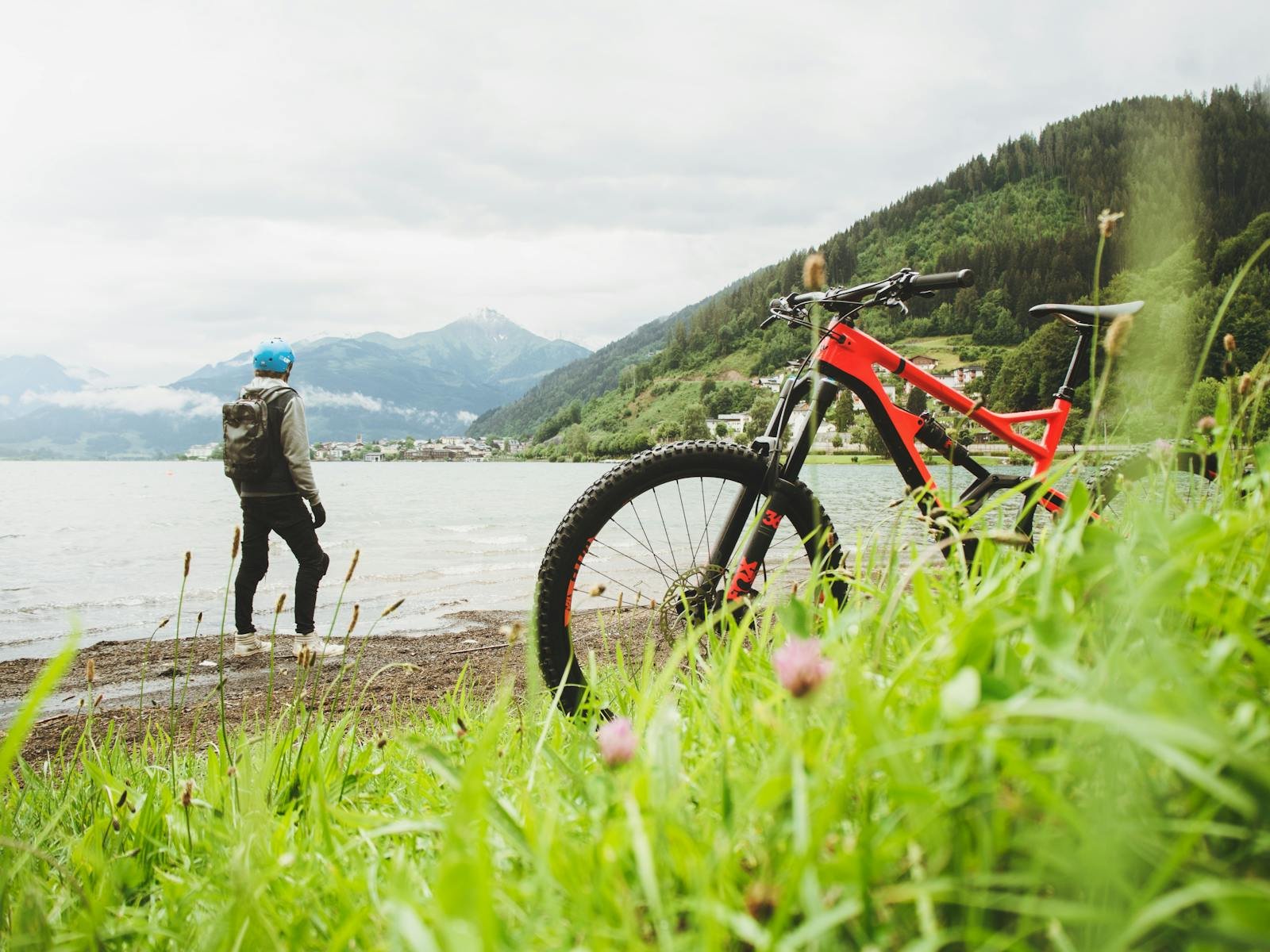 Helena Martín Contacto Ciclismo Madrid Cyclist overlooking Zell am See in Salzburg, Austria. Perfect for adventure and travel themes.